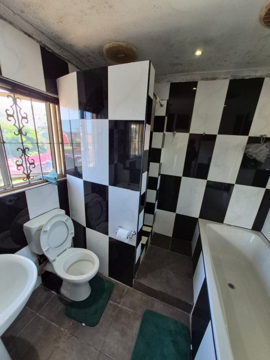5 Bedroom Property for Sale in Haven Hills Eastern Cape